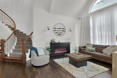 Sophisticated residence situated just off the tee of the golf - photo 4