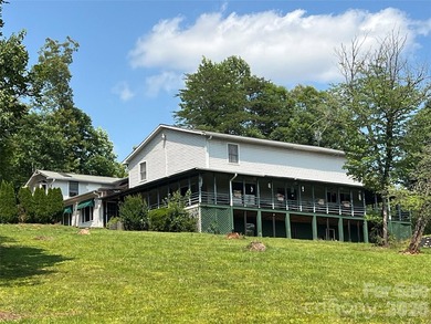 Looking for a big home with lots of space and storage? Here it - photo 1