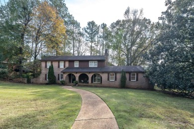 GORGEOUS MOVE IN READY HOME LOCATED IN DESIRABLE GREEN ISLAND - Lake Home For Sale in Columbus, Georgia