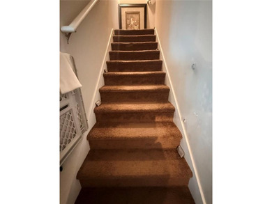 Welcome home to this beautifully maintained 1.5-story - photo 3