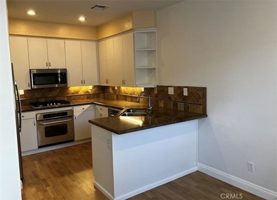 Location, location, location! This Palmilla townhome has it! - photo 10