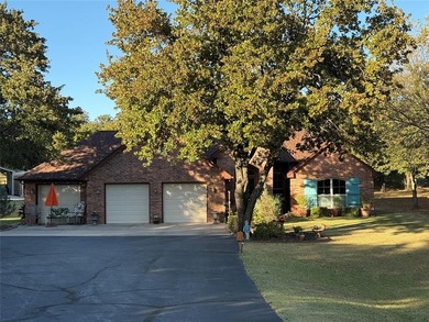 (private lake, pond, creek) Home Sale Pending in Norman Oklahoma