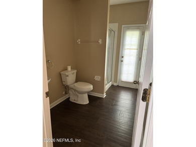 Beautiful updated 5-bedroom, 3 full bathrooms plus an office on - photo 11