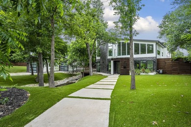 Luxury and comfort blend effortlessly in this exceptional - photo 2