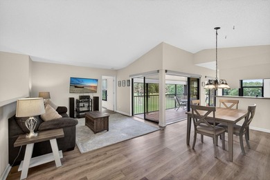 Rarely Available 2 Bedroom, 2 Bathroom Plus Office/Den Floor - photo 12