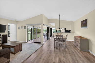 Rarely Available 2 Bedroom, 2 Bathroom Plus Office/Den Floor - photo 13