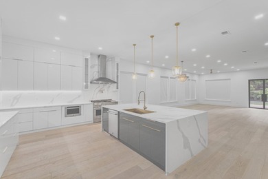 Luxury and comfort blend effortlessly in this exceptional - photo 4