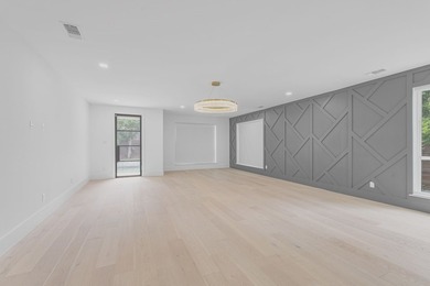 Luxury and comfort blend effortlessly in this exceptional - photo 5