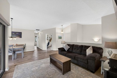 Rarely Available 2 Bedroom, 2 Bathroom Plus Office/Den Floor - photo 16