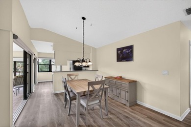 Rarely Available 2 Bedroom, 2 Bathroom Plus Office/Den Floor - photo 17