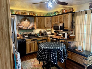 Improved Price & Seller is offering 5k towards flooring - photo 18