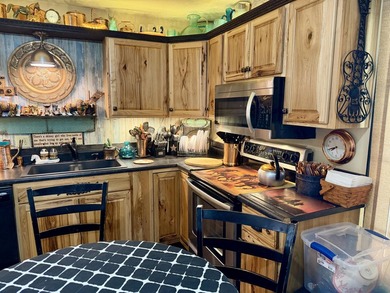 Improved Price & Seller is offering 5k towards flooring - photo 19