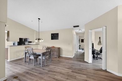 Rarely Available 2 Bedroom, 2 Bathroom Plus Office/Den Floor - photo 20