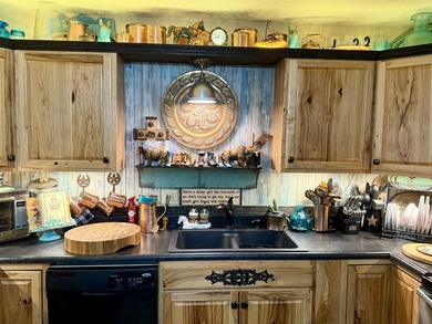 Improved Price & Seller is offering 5k towards flooring - photo 21