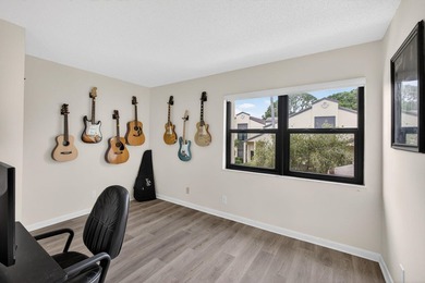 Rarely Available 2 Bedroom, 2 Bathroom Plus Office/Den Floor - photo 21