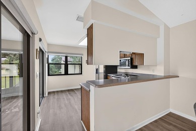 Rarely Available 2 Bedroom, 2 Bathroom Plus Office/Den Floor - photo 23