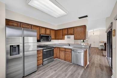 Rarely Available 2 Bedroom, 2 Bathroom Plus Office/Den Floor - photo 25