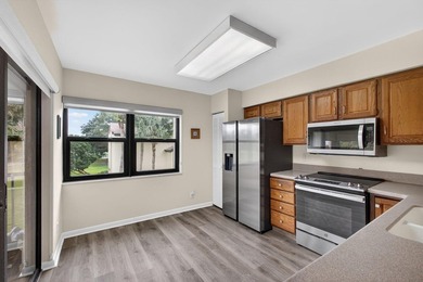 Rarely Available 2 Bedroom, 2 Bathroom Plus Office/Den Floor - photo 26