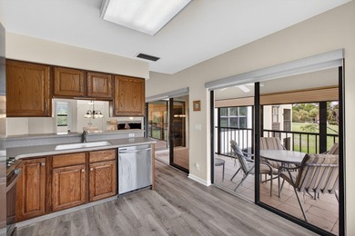Rarely Available 2 Bedroom, 2 Bathroom Plus Office/Den Floor - photo 27