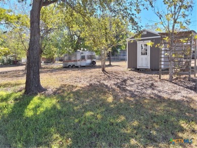 Great investment opportunity in the heart of Cuero. This