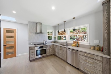 Tucked in the desirable Baywood neighborhood of San Mateo, this - photo 15
