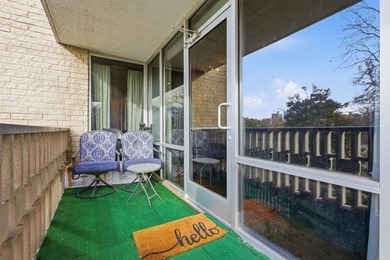 Enjoy downtown living in this well-appointed 2-bedroom, 2-bath