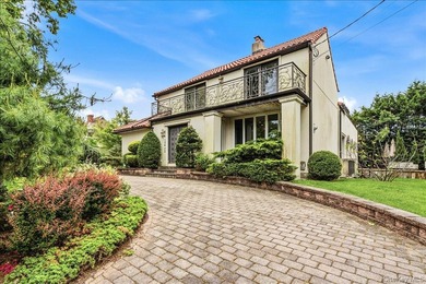 Welcome to this distinguished Mediterranean estate nestled in - photo 1