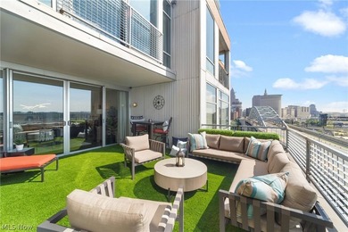Panoramic views, a private rooftop and terrace, a rare private - photo 8