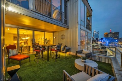 Panoramic views, a private rooftop and terrace, a rare private - photo 10