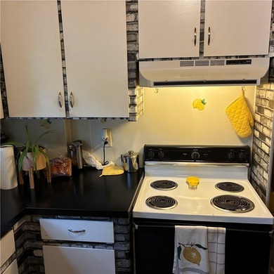 Excellent opportunity for investors and owner-occupants alike! - photo 8