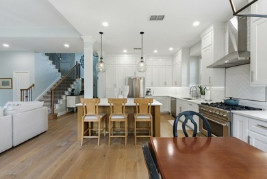 A striking five-bedroom home in the sought-after Silver Lake - photo 11