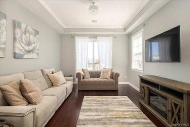 Luxurious Resort Style Living At The Seasons Elwood! Upscale 55+ - photo 6