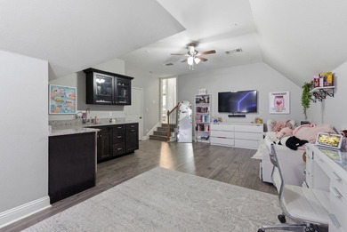 A striking five-bedroom home in the sought-after Silver Lake - photo 29