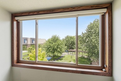 Wow totally updated 3rd floor 2 bed room unite and see the views - photo 9