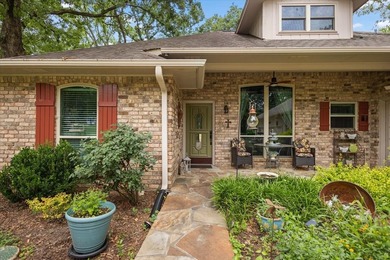 This distinguished residence offers an exceptional opportunity - photo 2