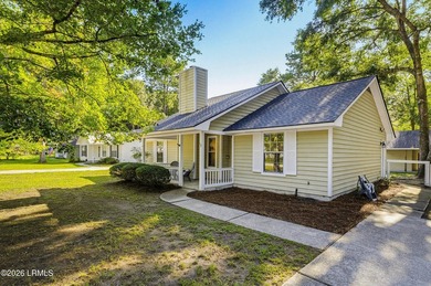 Adorable 3 bedroom / 2 bath cottage on Lady's Island. This home - photo 2