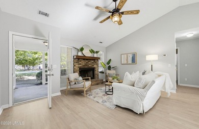 Adorable 3 bedroom / 2 bath cottage on Lady's Island. This home - photo 5