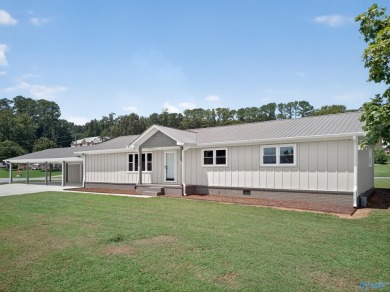 Lake Home For Sale in Guntersville, Alabama
