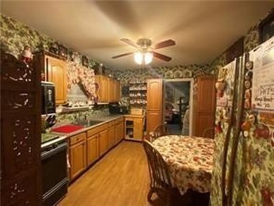 WE ARE PROUD TO PRESENT THIS FULLY DETACHED 1 FAMILY IS - photo 3