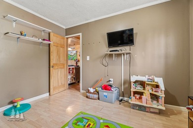 This inviting 3-bed, 2-bath home offers 1,580 sq. ft. of - photo 15