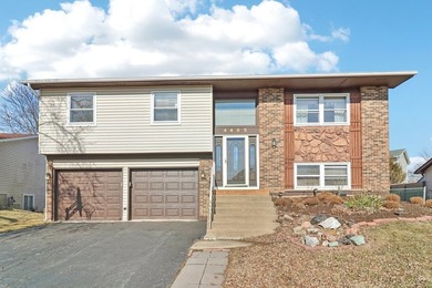 (private lake, pond, creek) Home For Sale in Hoffman Estates Illinois