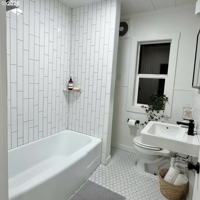 Perched above charming downtown Nehalem, this remodeled coastal - photo 10
