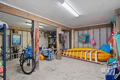 Calling all investors and dream home seekers! This exceptional - photo 9