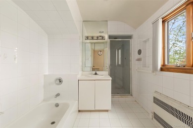 Welcome to a rare and private retreat in the heart of Great Neck - photo 15