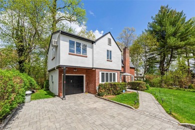 Welcome to a rare and private retreat in the heart of Great Neck - photo 19