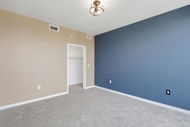 Welcome home to this stunning, bright, open-concept one-bedroom - photo 9