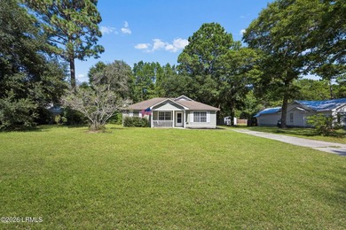 Tucked back on a quiet Lady's Island street, 16 Robin Way is a - photo 2