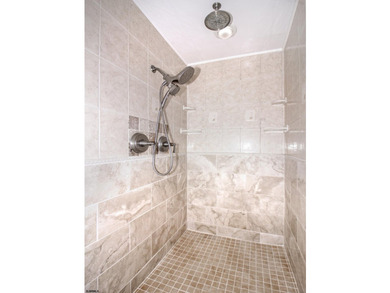 Gorgeous large 4 Bedroom 2 Bath 2300sq ft 3 story rebuilt raised - photo 13