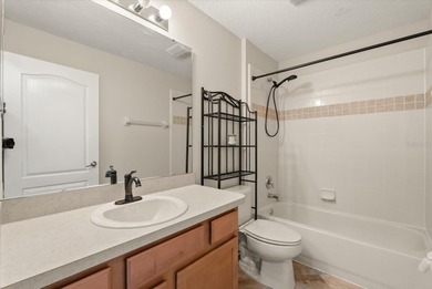 Bright and light meticulously maintained 4 bedrooms, 3 full - photo 16