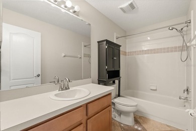 Bright and light meticulously maintained 4 bedrooms, 3 full - photo 21